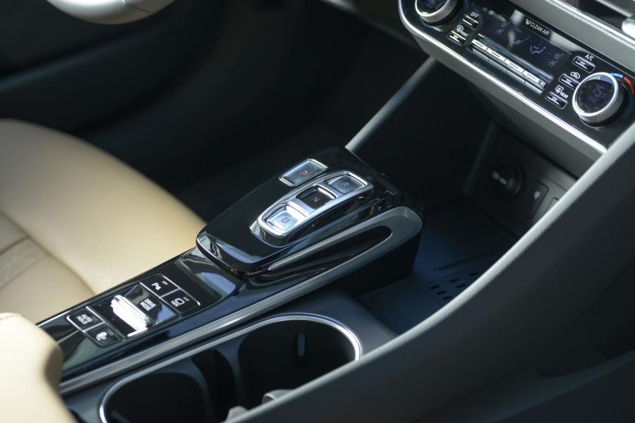 Детали интерьера Hyundai Sonata 2019 года  (NA) (фото 25 из 42)